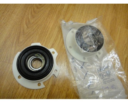 Суппорт с подшипником на ARISTON, INDESIT (C00087966, EBI705)