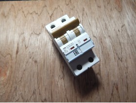 Автоматический выключатель WERKEL W902P106 10А (2П)