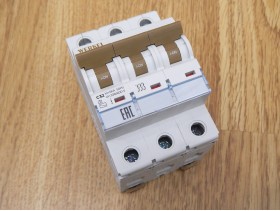 Автоматический выключатель WERKEL W903P326 32А (3П)