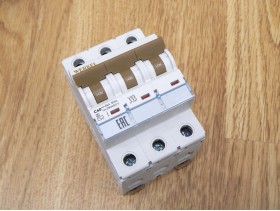 Автоматический выключатель WERKEL W903P406 40А (3П)