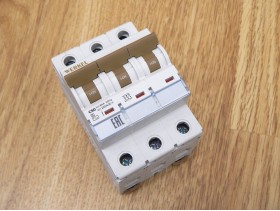 Автоматический выключатель WERKEL W903P506 50А (3П)