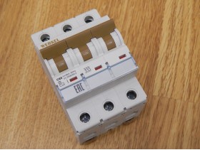 Автоматический выключатель WERKEL W903P636 63А (3П)