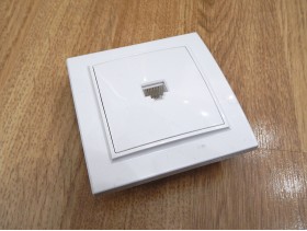 Розетка компьютерная RJ45 CAT.5Е EKF BASIC - 1 гнездо (белая)